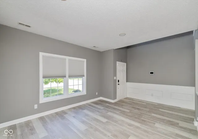 Single family home for sale at 6517 Heritage Hl Dr, Indianapolis, IN 46237 | MLS# 22125365 | Listing updated on 2026-10-07