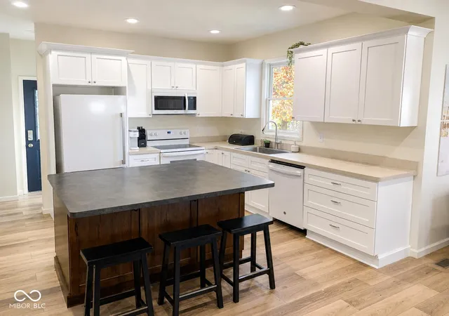 Photo 3 of Single family home for sale at 1370 N Ewing St, Indianapolis, IN 46201 | MLS# 22125366 | Listing updated on 2026-09-25