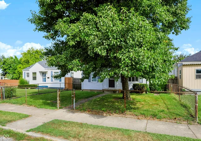 Photo 3 of Sale Pending at 2006 Calhoun St, Indianapolis, IN 46203 | MLS# 22125373 | Listing updated on 2026-10-27