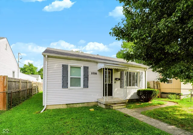 Photo 4 of Sale Pending at 2006 Calhoun St, Indianapolis, IN 46203 | MLS# 22125373 | Listing updated on 2026-10-27