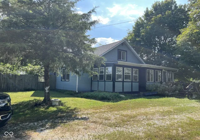 Photo 1 of Single family home for sale at 305 E County Rd 900 S, Clayton, IN 46118 | MLS# 22125403 | Listing updated on 2026-09-21