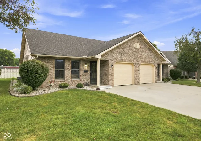 Photo 3 of Sale Pending at 214 Doral Park Dr, Kokomo, IN 46901 | MLS# 22125412 | Listing updated on 2026-10-06