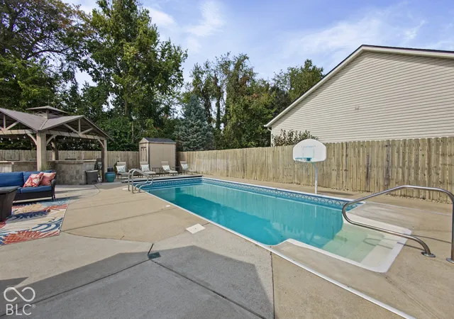Photo 3 of Sale Pending at 6 Candlewood Ct, Brownsburg, IN 46112 | MLS# 22125440 | Listing updated on 2026-10-08