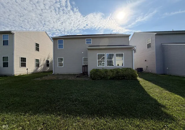 Photo 4 of Single family home for sale at 628 Reunion Ln, Greenwood, IN 46143 | MLS# 22125501 | Listing updated on 2026-09-24