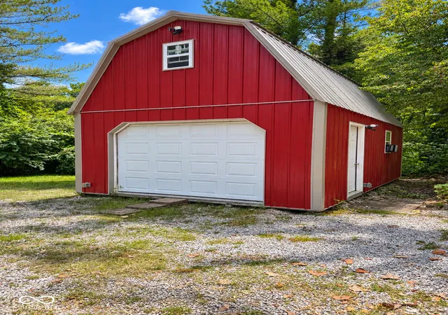 Photo 4 of Sale Pending at 4675 S Red Bud Ln, Terre Haute, IN 47802 | MLS# 22125506 | Listing updated on 2026-10-21