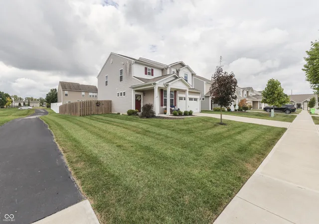 Photo 4 of Single family home for sale at 6609 Harvest Moon Ln, Whitestown, IN 46075 | MLS# 22125531 | Listing updated on 2026-10-06