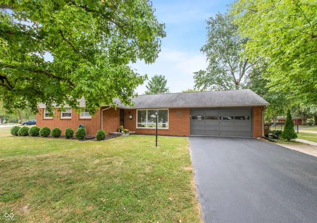 Photo 1 of Sale Pending at 4240 Roselawn Ave, Columbus, IN 47203 | MLS# 22125540 | Listing updated on 2026-09-14