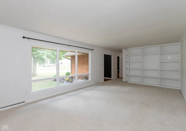 Photo 3 of Sale Pending at 4240 Roselawn Ave, Columbus, IN 47203 | MLS# 22125540 | Listing updated on 2026-09-14