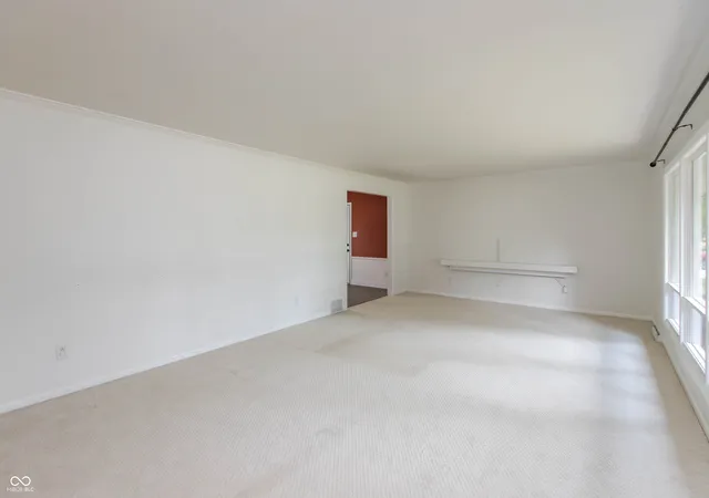 Photo 4 of Sale Pending at 4240 Roselawn Ave, Columbus, IN 47203 | MLS# 22125540 | Listing updated on 2026-09-14