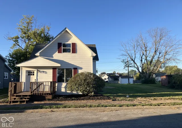 Photo 2 of Single family home for sale at 1914 S L St, Elwood, IN 46036 | MLS# 22125542 | Listing updated on 2026-10-06