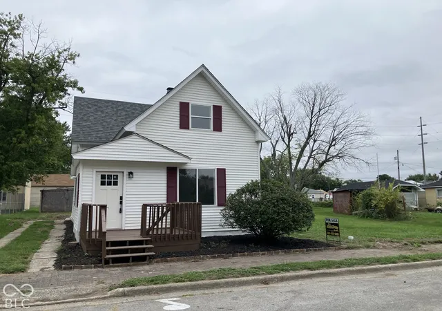 Photo 3 of Single family home for sale at 1914 S L St, Elwood, IN 46036 | MLS# 22125542 | Listing updated on 2026-09-25