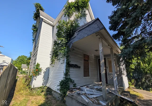 Photo 2 of Sale Pending at 2017 Columbus Ave, Anderson, IN 46016 | MLS# 22125552 | Listing updated on 2026-10-22
