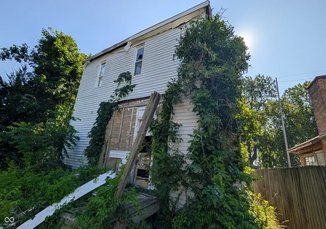 Photo 3 of Sale Pending at 2017 Columbus Ave, Anderson, IN 46016 | MLS# 22125552 | Listing updated on 2026-10-22