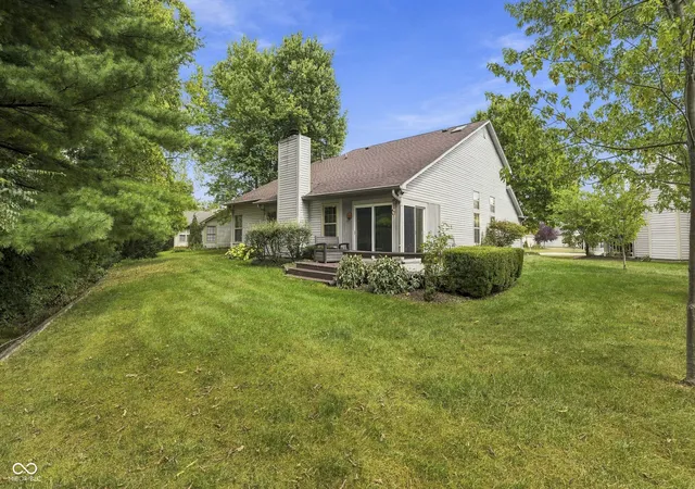 Photo 3 of Single family home for sale at 4601 Comn Vista Cir, Indianapolis, IN 46220 | MLS# 22125585 | Listing updated on 2026-10-30