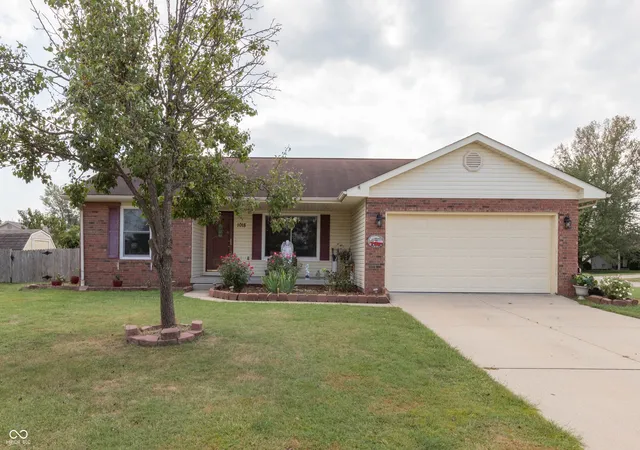 Photo 1 of Single family home for sale at 1018 Dunbar Dr, Seymour, IN 47274 | MLS# 22125602 | Listing updated on 2026-09-22