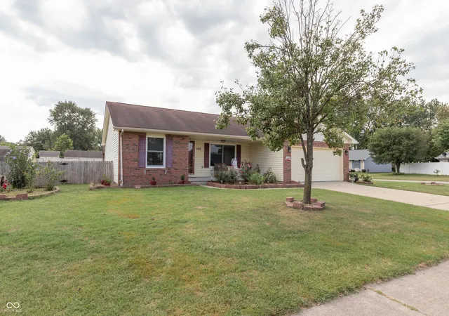 Photo 2 of Single family home for sale at 1018 Dunbar Dr, Seymour, IN 47274 | MLS# 22125602 | Listing updated on 2026-09-22