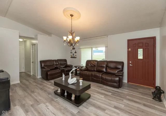 Photo 3 of Single family home for sale at 1018 Dunbar Dr, Seymour, IN 47274 | MLS# 22125602 | Listing updated on 2026-09-22