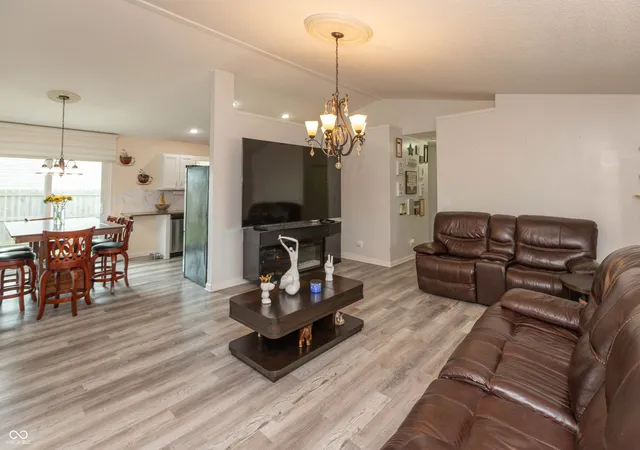 Photo 4 of Single family home for sale at 1018 Dunbar Dr, Seymour, IN 47274 | MLS# 22125602 | Listing updated on 2026-09-22