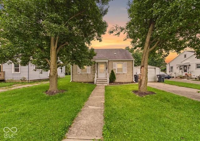 Photo 1 of Single family home for sale at 327 Edgemound Dr, Anderson, IN 46013 | MLS# 22125672 | Listing updated on 2026-09-28