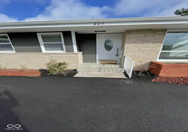 Photo 2 of Single family home for sale at 465 Manor Dr, Seymour, IN 47274 | MLS# 22125700 | Listing updated on 2026-09-30