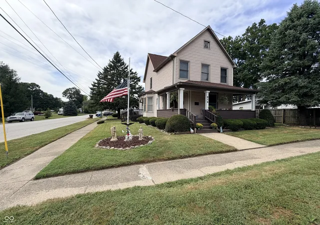 Photo 2 of Single family home for sale at 214 S Howard St, Oxford, IN 47971 | MLS# 22125747 | Listing updated on 2026-10-14