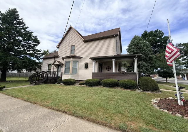 Photo 3 of Single family home for sale at 214 S Howard St, Oxford, IN 47971 | MLS# 22125747 | Listing updated on 2026-10-14