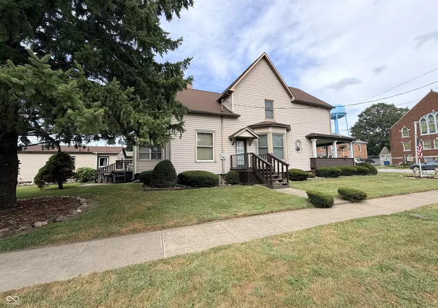 Photo 3 of Single family home for sale at 214 S Howard St, Oxford, IN 47971 | MLS# 22125747 | Listing updated on 2026-10-14