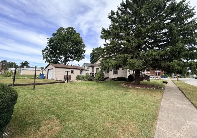 Photo 4 of Single family home for sale at 214 S Howard St, Oxford, IN 47971 | MLS# 22125747 | Listing updated on 2026-10-14