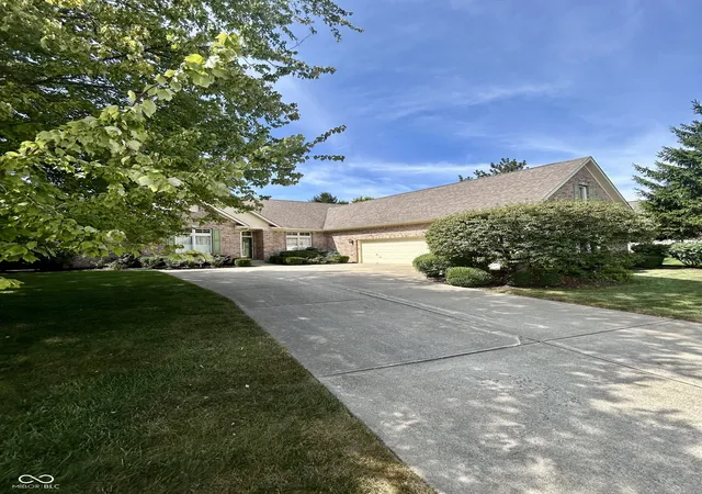 Photo 2 of Sale Pending at 9750 Colonial Dr, Carmel, IN 46032 | MLS# 22125748 | Listing updated on 2026-09-23