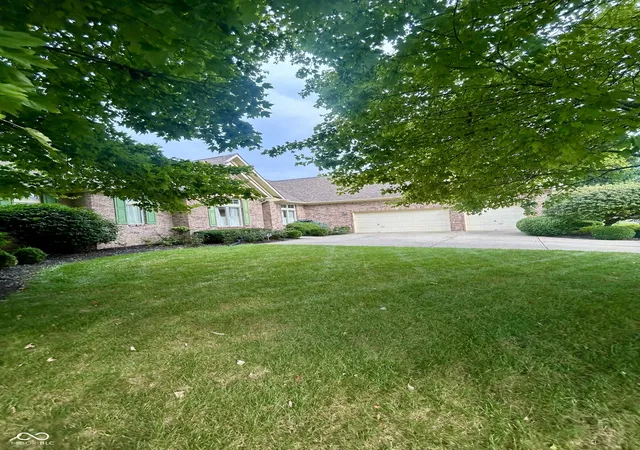 Photo 3 of Sale Pending at 9750 Colonial Dr, Carmel, IN 46032 | MLS# 22125748 | Listing updated on 2026-09-23