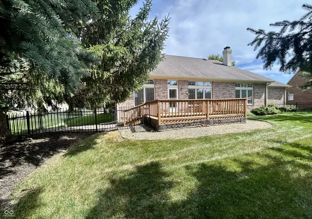 Photo 3 of Sale Pending at 9750 Colonial Dr, Carmel, IN 46032 | MLS# 22125748 | Listing updated on 2026-09-23
