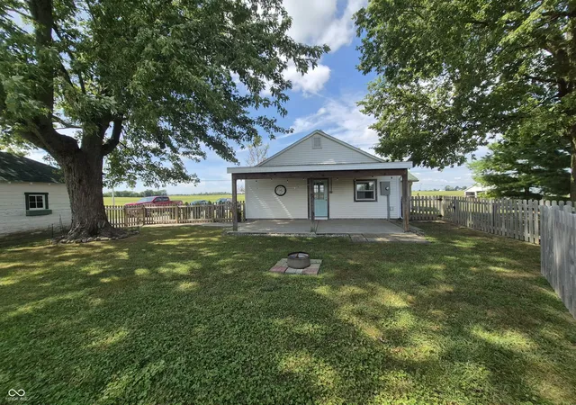 Photo 3 of Single family home for sale at 6957 N 300 East, Whiteland, IN 46184 | MLS# 22125752 | Listing updated on 2026-10-01
