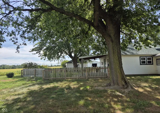 Photo 4 of Single family home for sale at 6957 N 300 East, Whiteland, IN 46184 | MLS# 22125752 | Listing updated on 2026-10-01