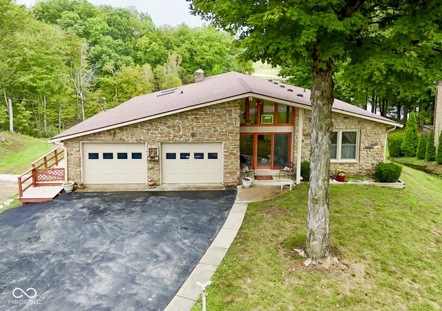 Single family home for sale at 3918 E Edgewood Cir, Martinsville, IN 46151 | MLS# 22125781