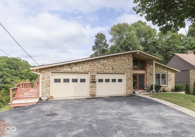 Photo 1 of Single family home for sale at 3918 E Edgewood Cir, Martinsville, IN 46151 | MLS# 22125781 | Listing updated on 2026-09-22