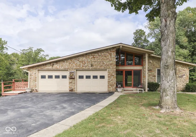 Photo 4 of Single family home for sale at 3918 E Edgewood Cir, Martinsville, IN 46151 | MLS# 22125781 | Listing updated on 2026-09-22