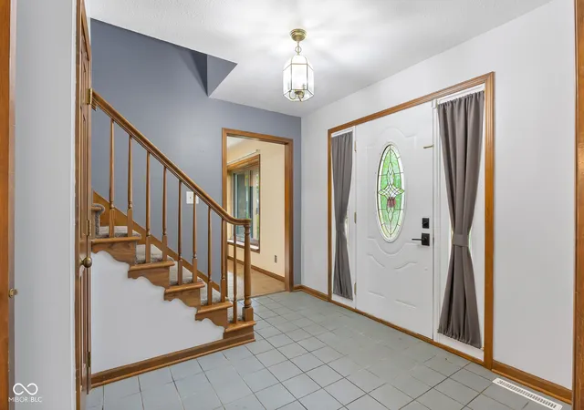 Photo 2 of Single family home for sale at 3519 Deerfield Pl, Columbus, IN 47203 | MLS# 22125794 | Listing updated on 2026-09-22