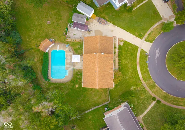 Photo 3 of Single family home for sale at 3519 Deerfield Pl, Columbus, IN 47203 | MLS# 22125794 | Listing updated on 2026-09-22