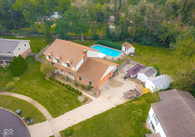 Photo 3 of Single family home for sale at 3519 Deerfield Pl, Columbus, IN 47203 | MLS# 22125794 | Listing updated on 2026-09-22