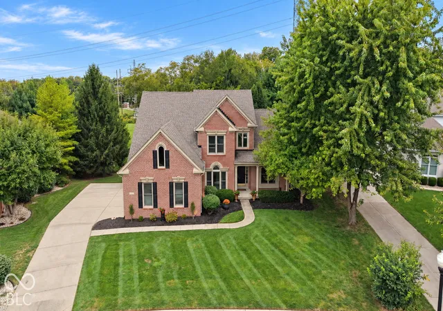 Photo 1 of Single family home for sale at 4210 Dartmoor Dr, Greenwood, IN 46143 | MLS# 22125798 | Listing updated on 2026-10-01