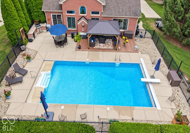 Photo 4 of Single family home for sale at 4210 Dartmoor Dr, Greenwood, IN 46143 | MLS# 22125798 | Listing updated on 2026-10-01