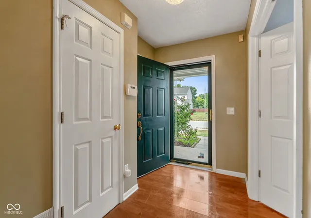 Photo 3 of Single family home for sale at 5455 Reston Dr, Plainfield, IN 46168 | MLS# 22125799 | Listing updated on 2026-09-14