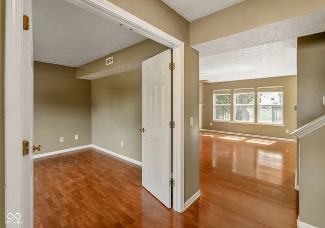 Photo 4 of Single family home for sale at 5455 Reston Dr, Plainfield, IN 46168 | MLS# 22125799 | Listing updated on 2026-09-14