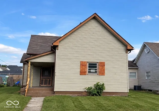 Photo 1 of Single family home for sale at 910 Elm St, Shelbyville, IN 46176 | MLS# 22125812 | Listing updated on 2026-09-13