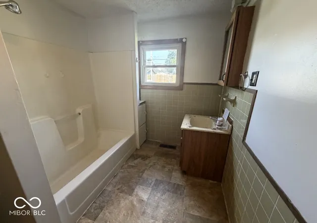 Photo 12 of Single family home for sale at 910 Elm St, Shelbyville, IN 46176 | MLS# 22125812 | Listing updated on 2026-09-13