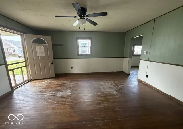 Photo 2 of Single family home for sale at 910 Elm St, Shelbyville, IN 46176 | MLS# 22125812 | Listing updated on 2026-09-13