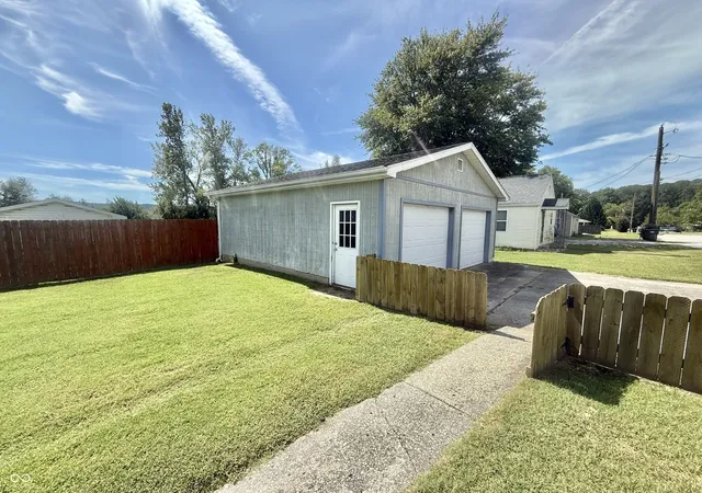 Photo 3 of Sale Pending at 1015 W Raymond St, Brownstown, IN 47220 | MLS# 22125824 | Listing updated on 2026-09-16