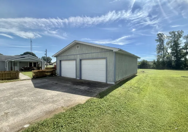 Photo 3 of Sale Pending at 1015 W Raymond St, Brownstown, IN 47220 | MLS# 22125824 | Listing updated on 2026-09-16