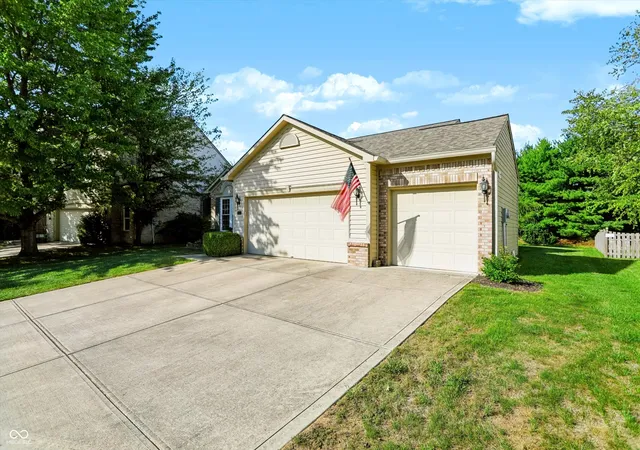 Photo 3 of Sale Pending at 13830 Ellsworth Ln, Fishers, IN 46038 | MLS# 22125825 | Listing updated on 2026-10-05
