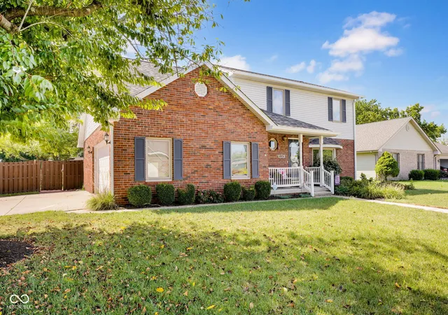 Photo 2 of Single family home for sale at 2251 Reston Ln, Columbus, IN 47203 | MLS# 22125829 | Listing updated on 2026-09-22